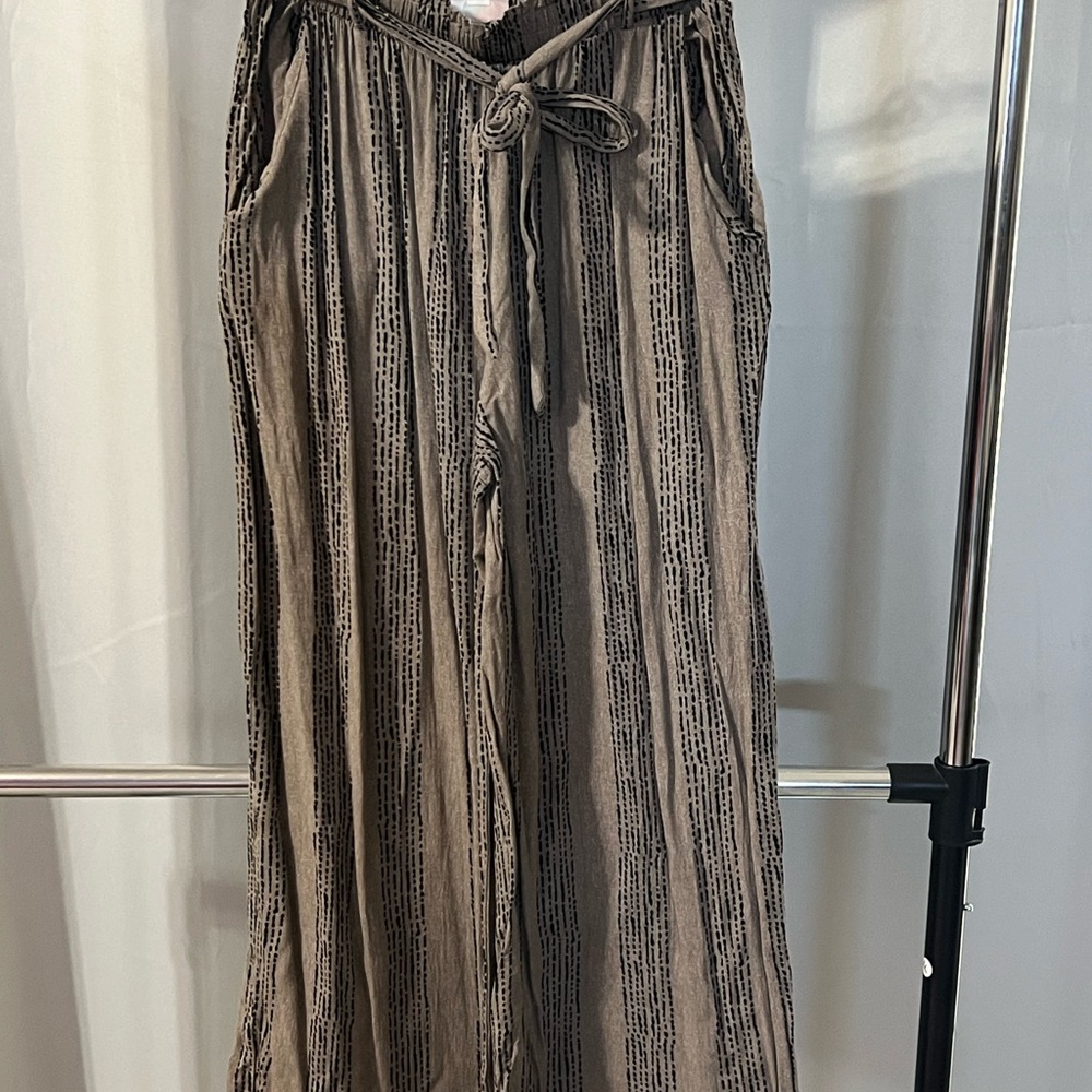 LuLaRoe Black and Tan Striped Cropped Pants